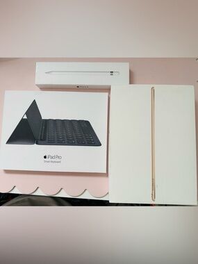 Bundle of Apple iPad Pro ( with a case) , Smart Keyboard and Apple Pencil